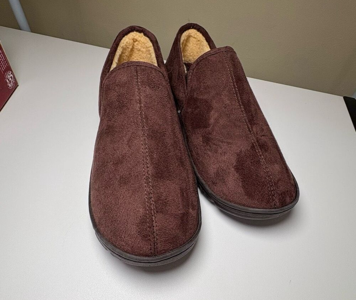 Signature Levi dark brown men’s slippers size large 11-12 nwot