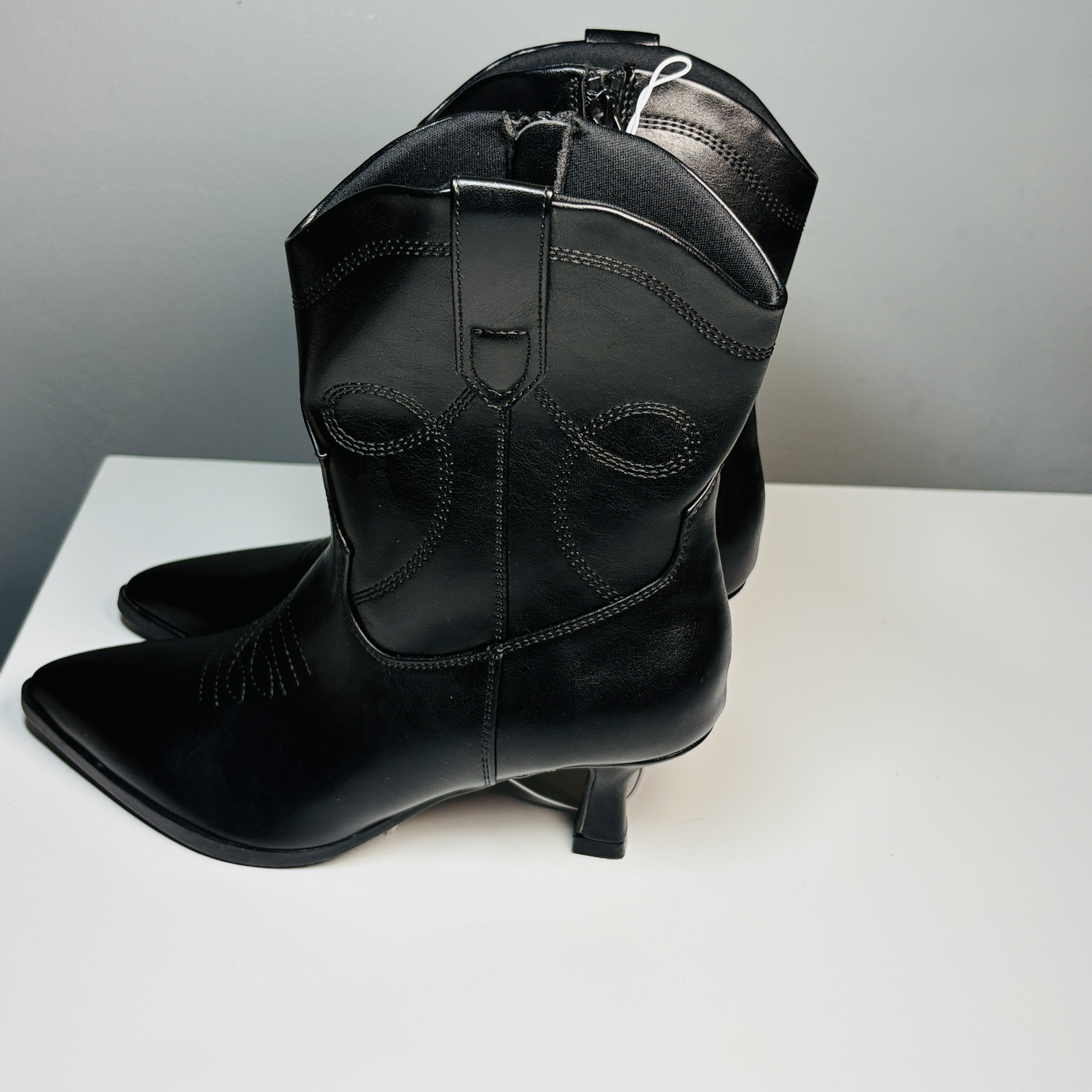 Universal Thread Boots Womens Size 6 Black Western Pointed Toe