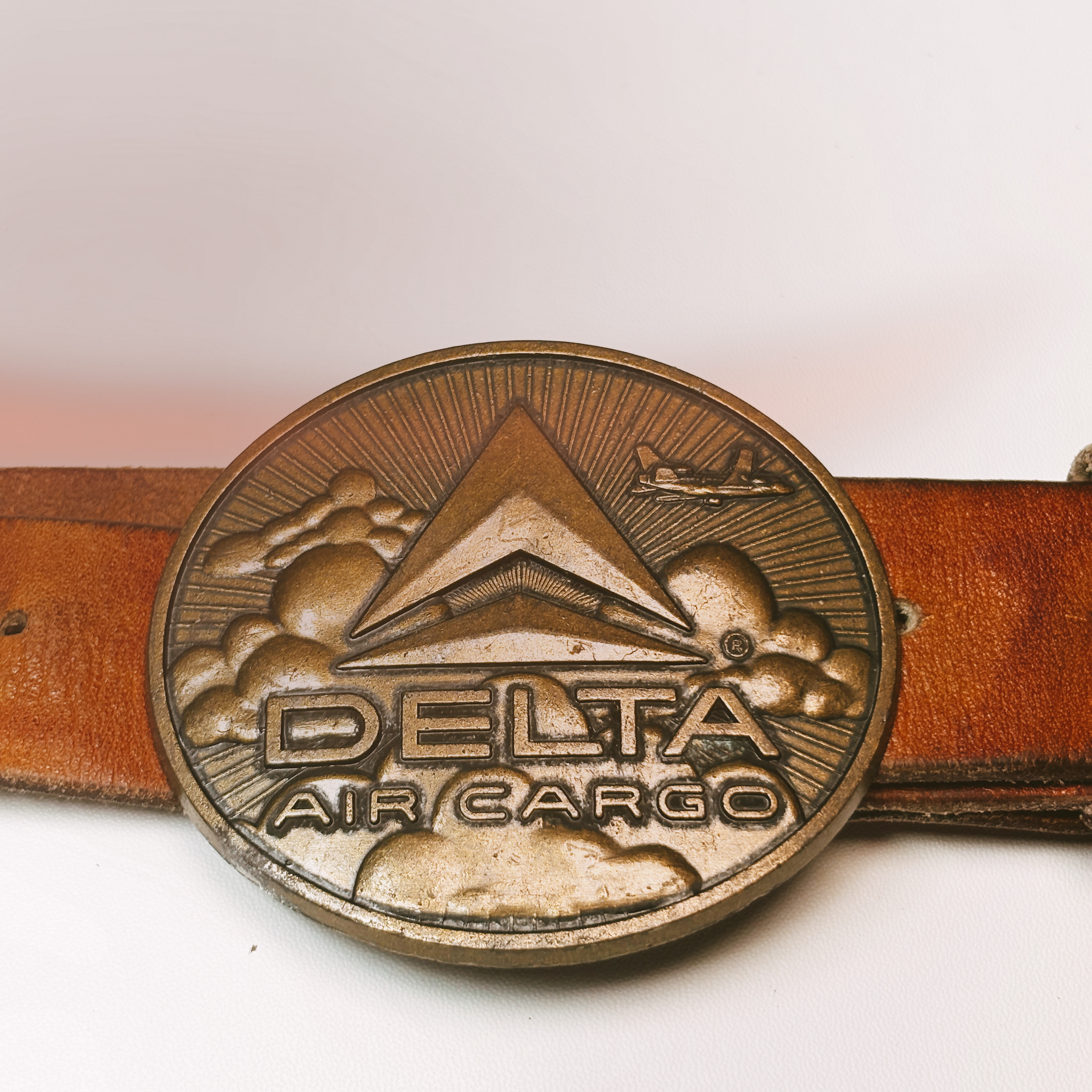 DELTA AIR CARGO Belt Buckle Mens Bronze Brown 1970s Vintage Oval airplane detail & Leather Belt
