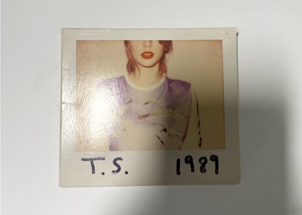 Taylor Swift 1989 CD Album Original Polaroids Bonus Collectible Memorabilia