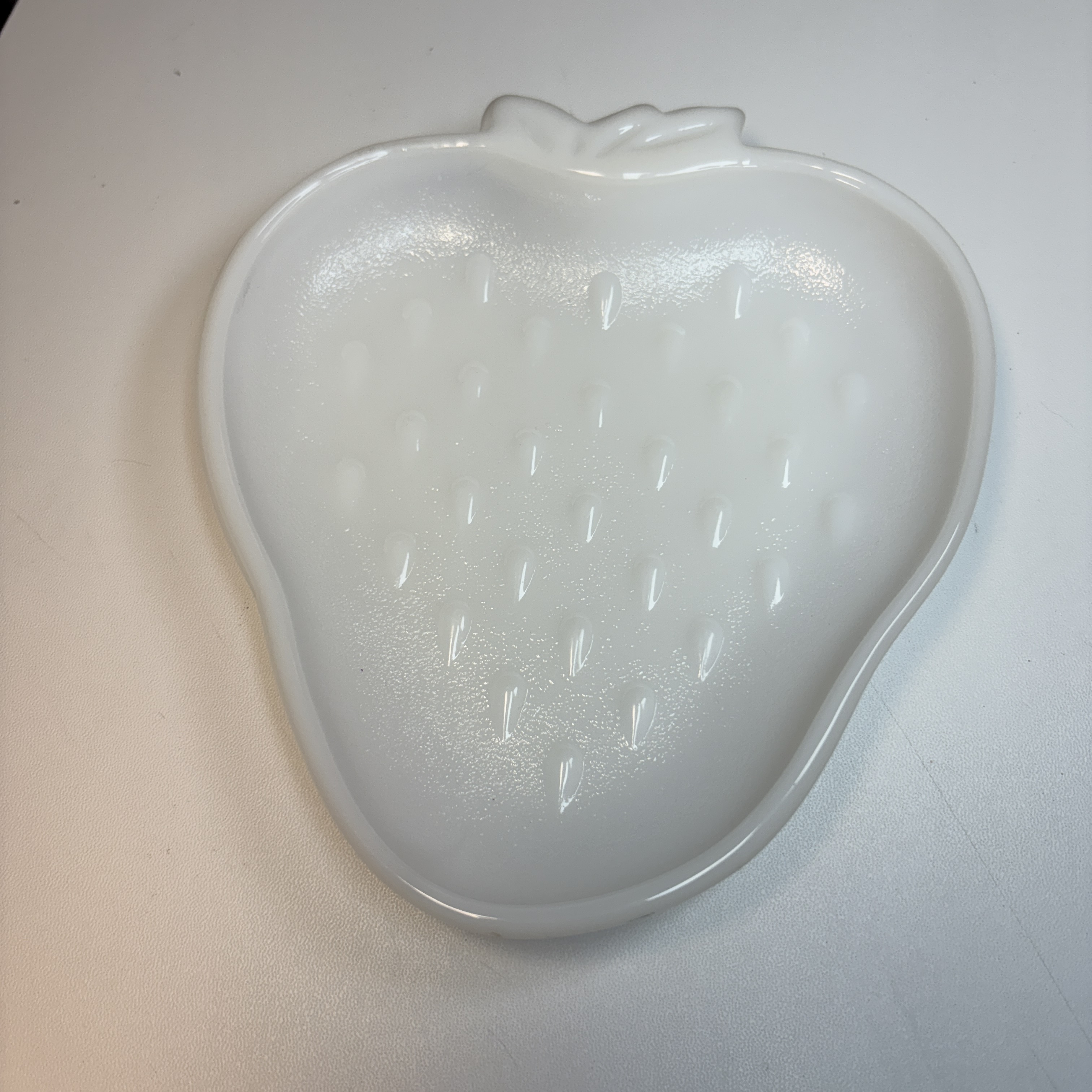 Vintage Milk Glass Strawberry Plate – 7x6