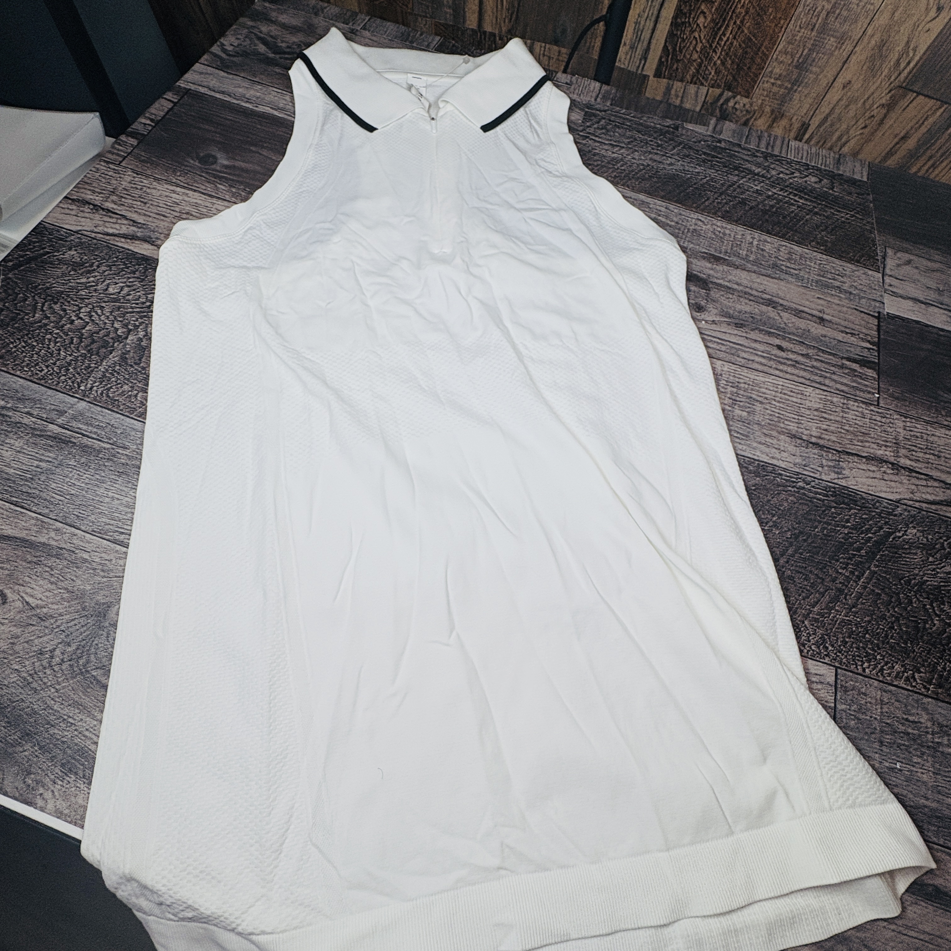 Athleta Momentum Polo Tank – White Sleeveless Performance Top (XS)