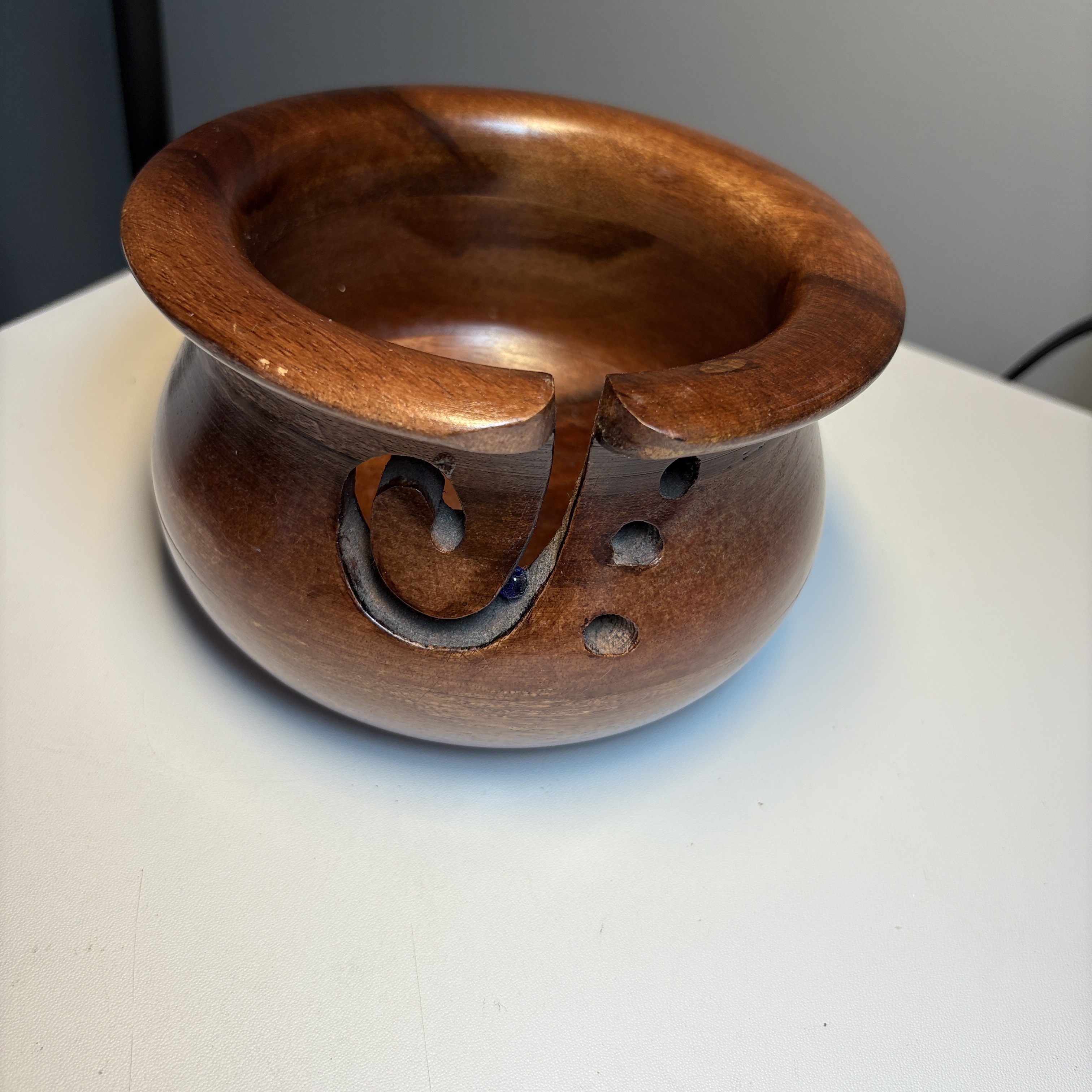 Loops & Threads Sheesham Wood Yarn Bowl – Handcrafted Knitting Crochet Holder – 6” Smooth Polished Finish