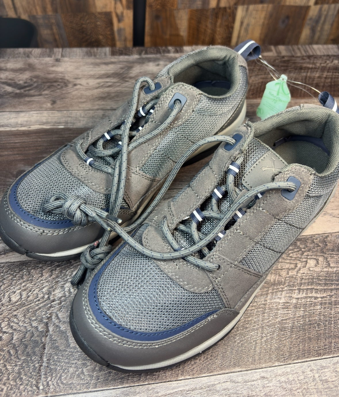 Men’s Gray & Navy Athletic Walking Sneakers | Size 9