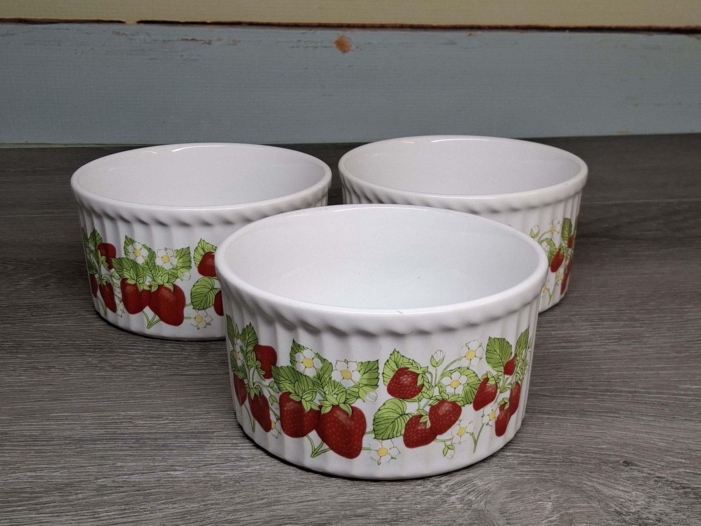 Set of 3 Action Microwave Collection Strawberry Ramekins