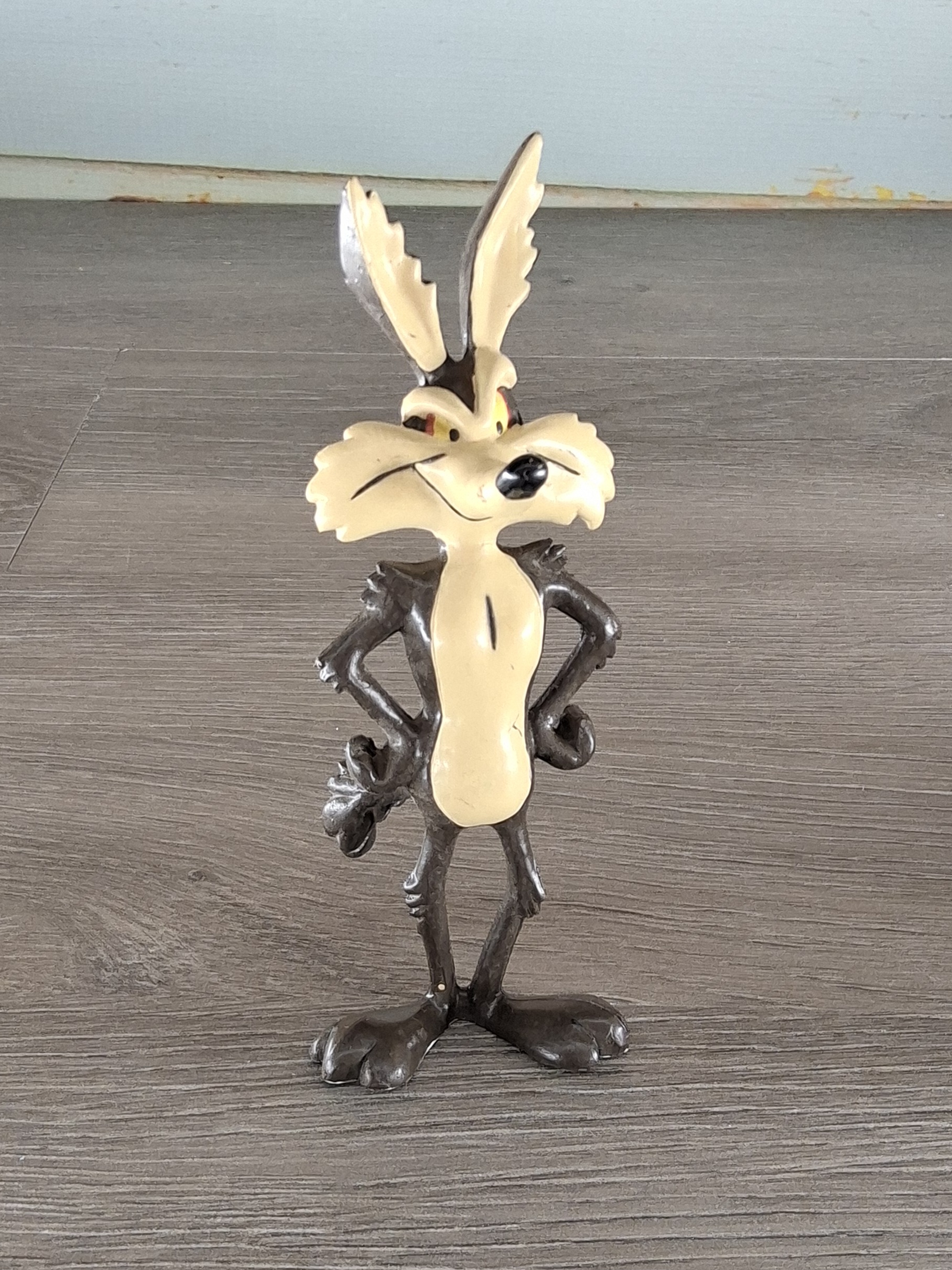 1990 Warner Bros. Wile E. Coyote Figurine